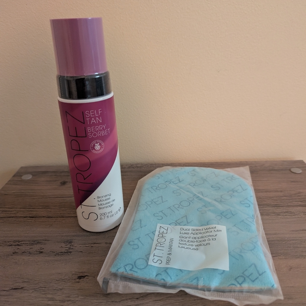 St. Tropez Berry Sorbet Self Tan Mousse With Velvet Mitt